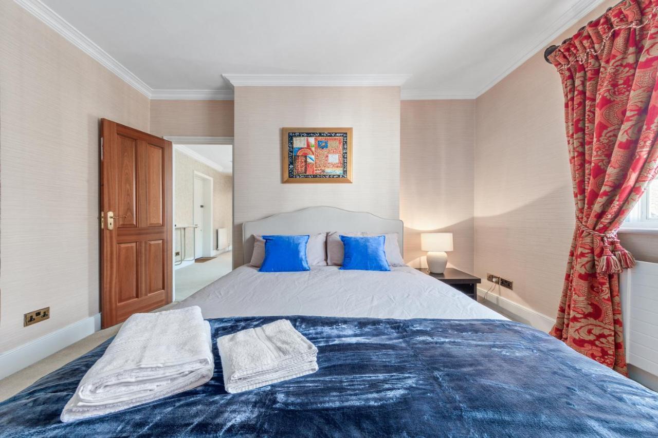 The Mayfair Large Snug Лондон Экстерьер фото