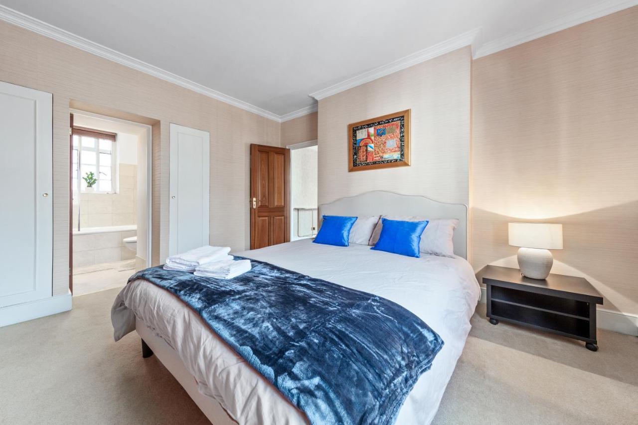 The Mayfair Large Snug Лондон Экстерьер фото